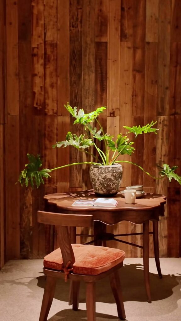 Still from the KBH film: The wood table as the corner's anchor