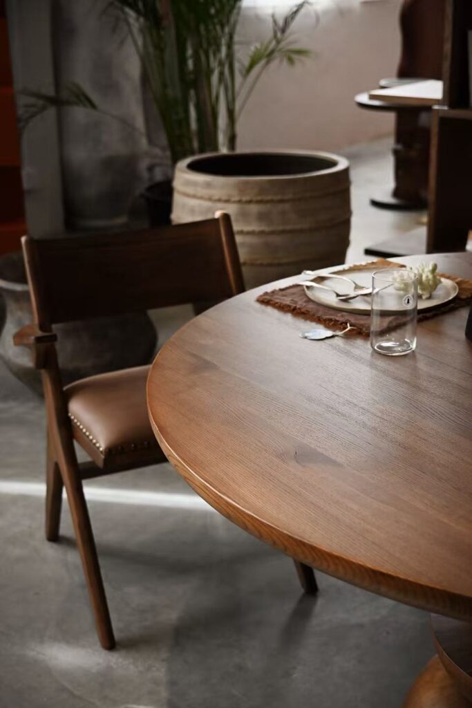 Warm Gathering scene by KBH with the Goblet Round Table in a dining room (4)