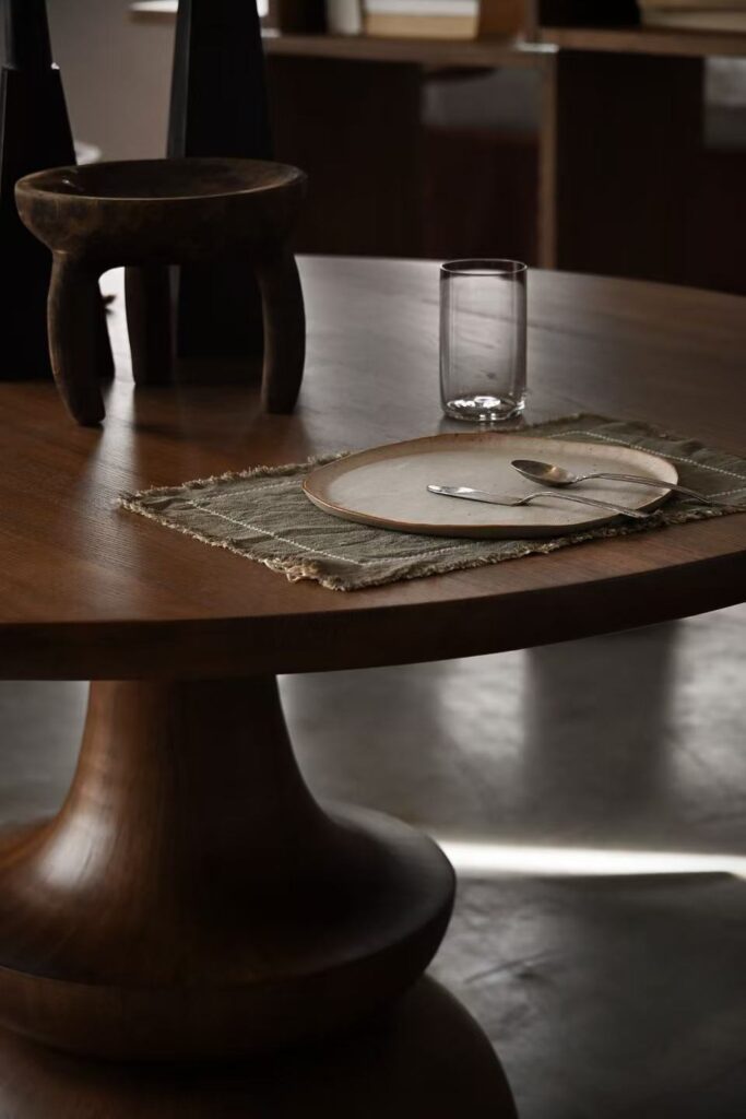 Warm Gathering with the Goblet Round Table