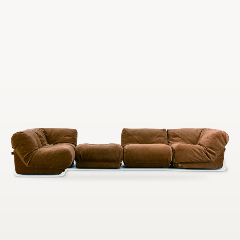 Warm Gathering scene by KBH with the Pizza Sofa, photographed in a living room