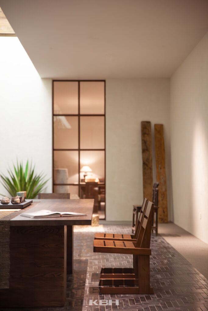 Warm Gathering scene by KBH with the Twin Peak Dining Table in a dining room (2)